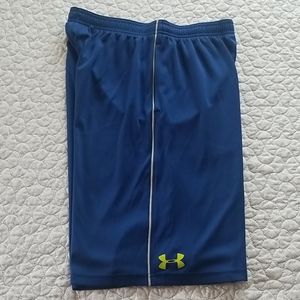 Boys Under Armour L Shorts